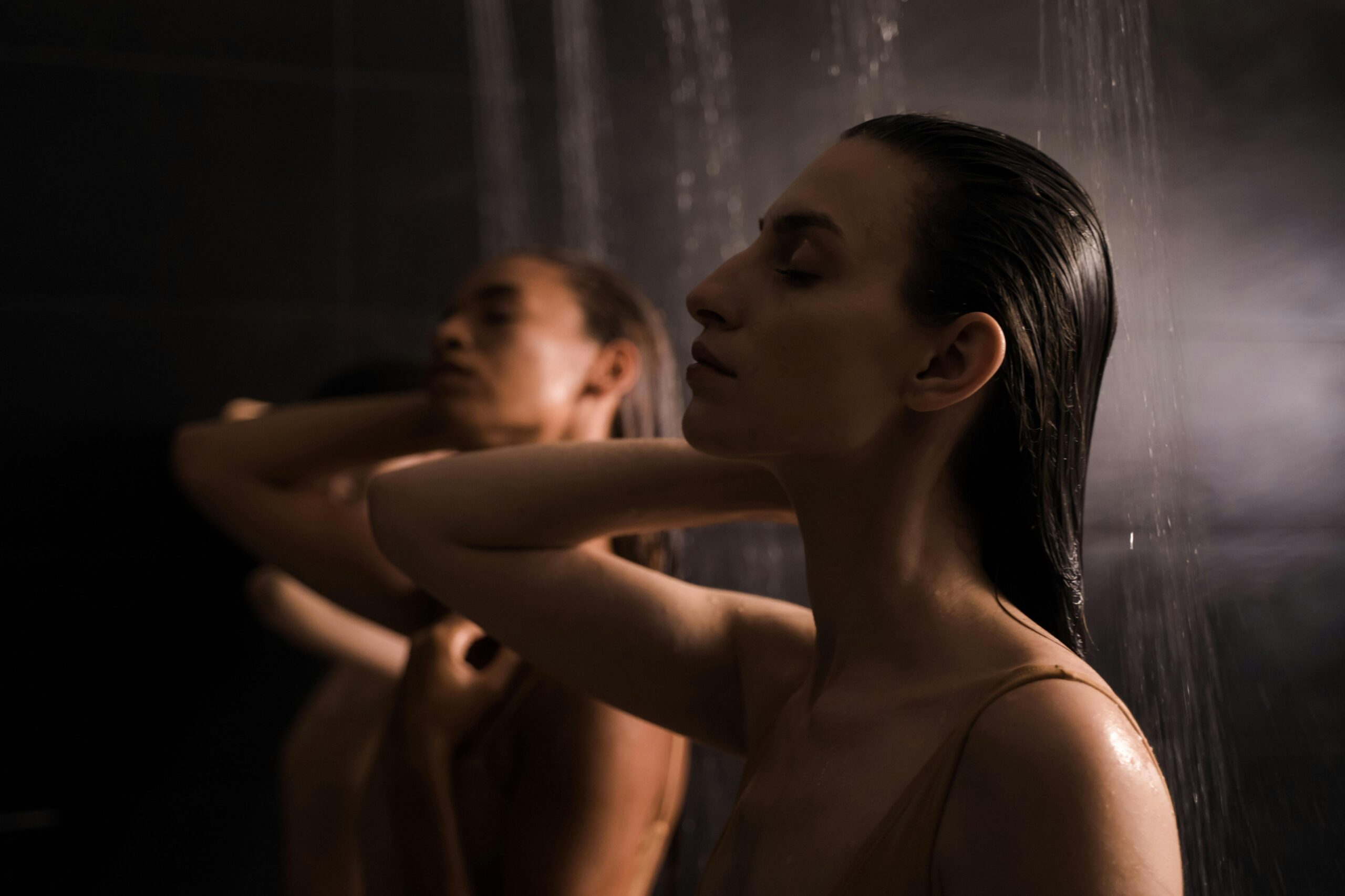 Emirates attempts Suite Showers